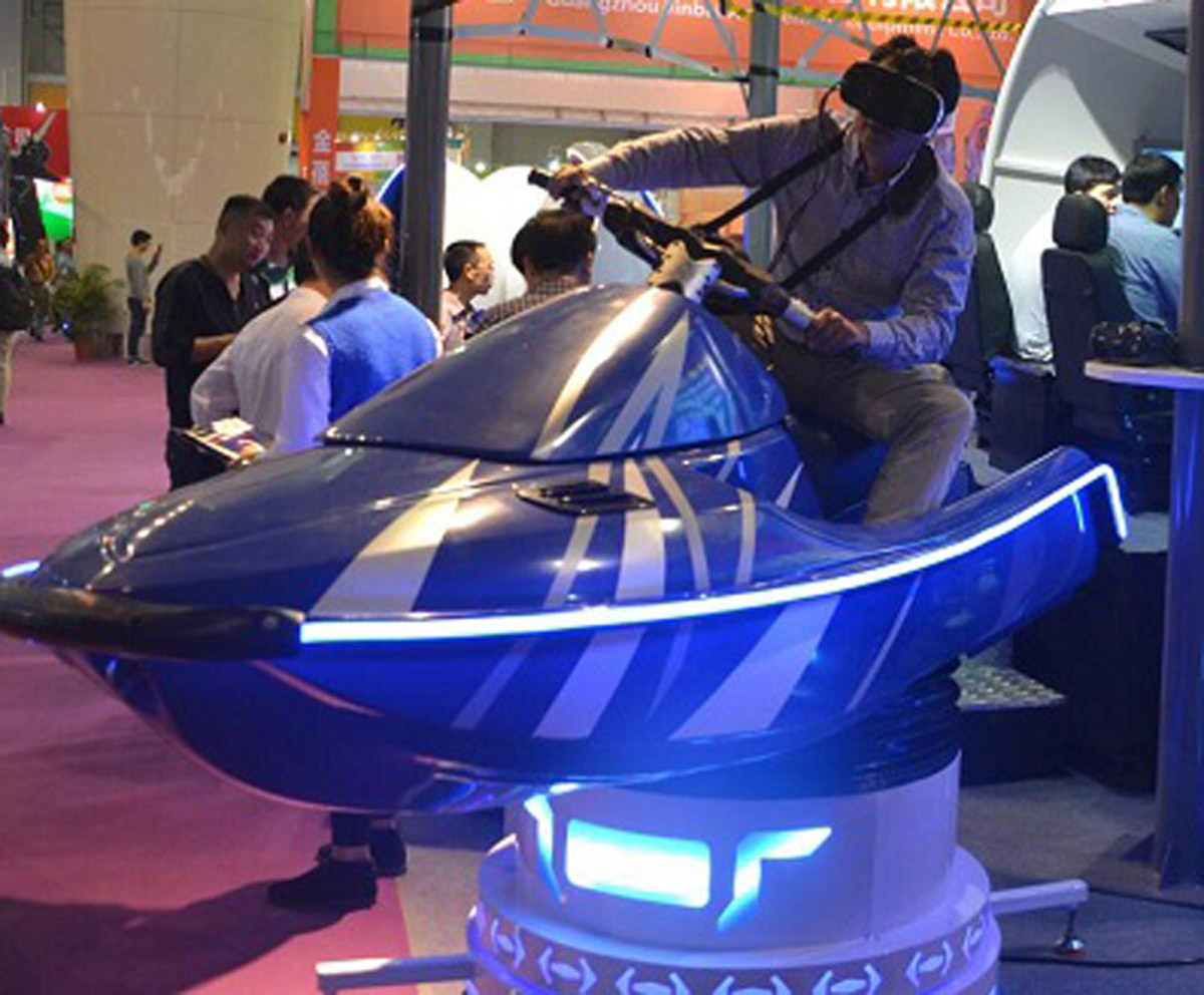 模拟安全VR摩托艇.jpg